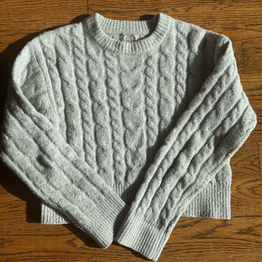 Cozy Cable Knit Sweater - Gray